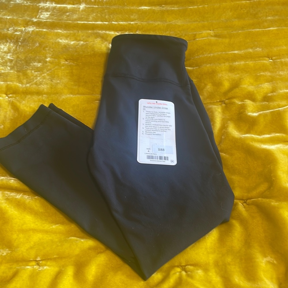 Lululemon Wunder Under Crop III